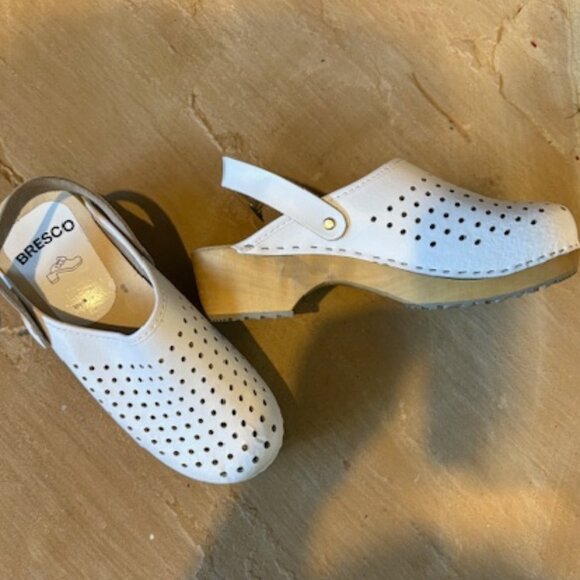 New Bresco Swedish White Perforated Leather Alder Wood Clogs 38 / 7-8 US - Picture 2 of 9